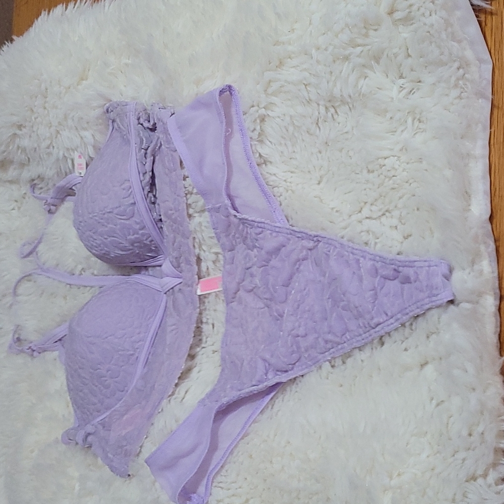 New VS pink lightly lined velvet bralette lavender size M